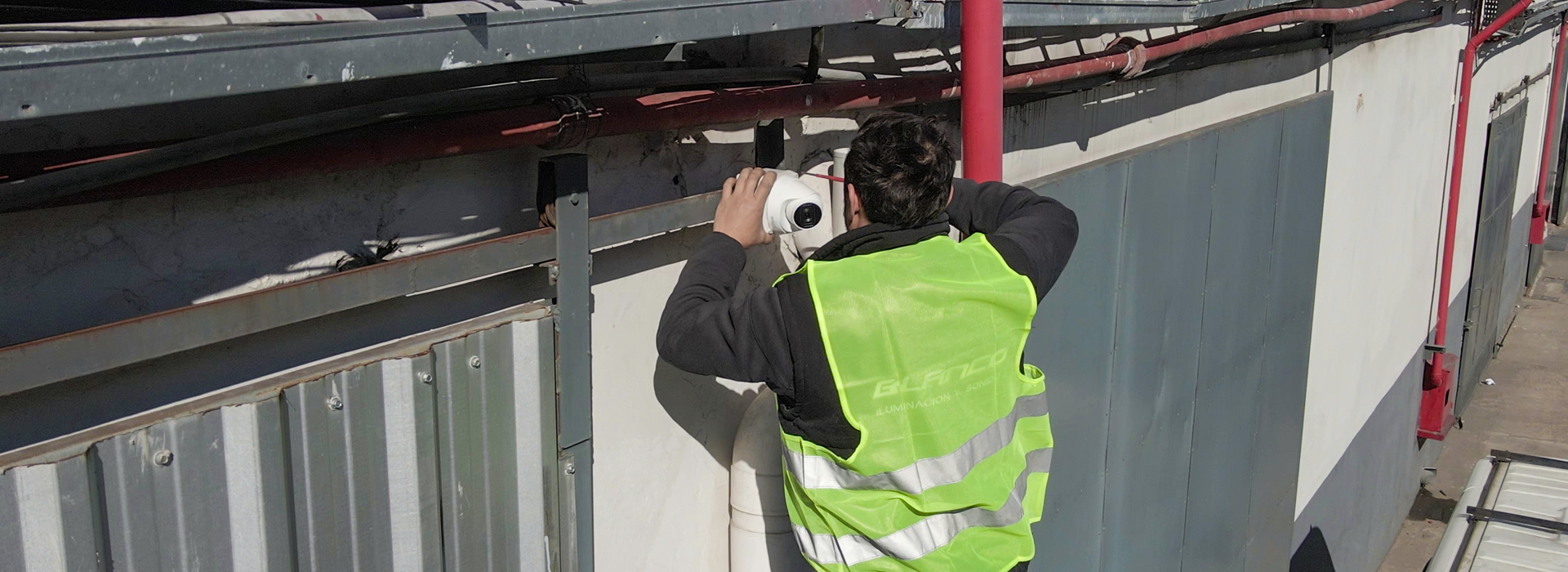 ILUMINACIÓN, SONIDO Y PANTALLAS LED