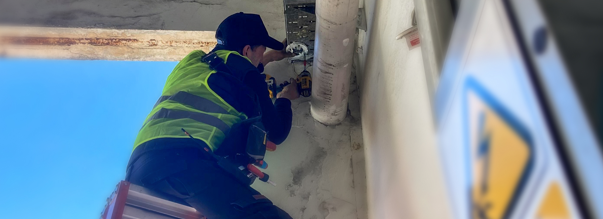 ILUMINACIÓN, SONIDO Y PANTALLAS LED